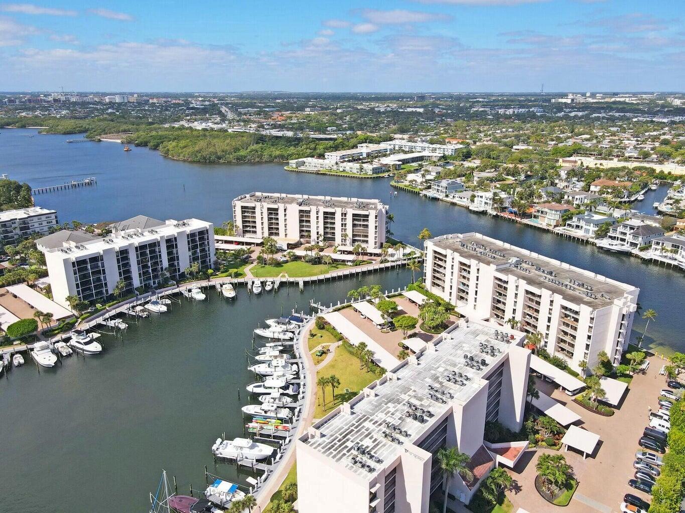 YACHT & RACQUET CLUB OF BOCA RATON CONDO - Residential