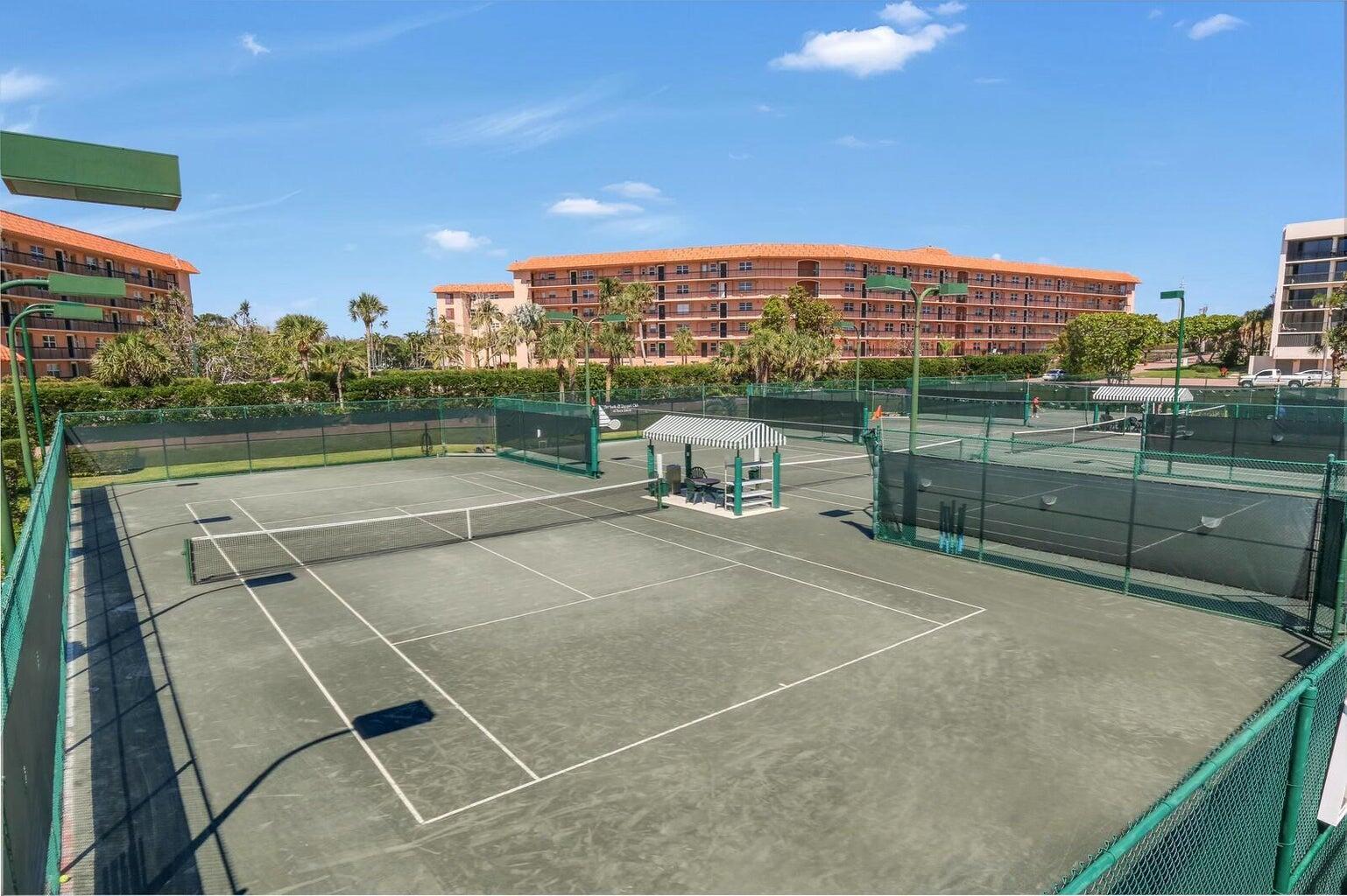 YACHT & RACQUET CLUB OF BOCA RATON CONDO - Residential