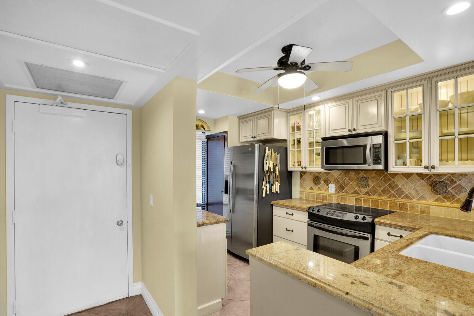 YACHT & RACQUET CLUB OF BOCA RATON CONDO - Residential