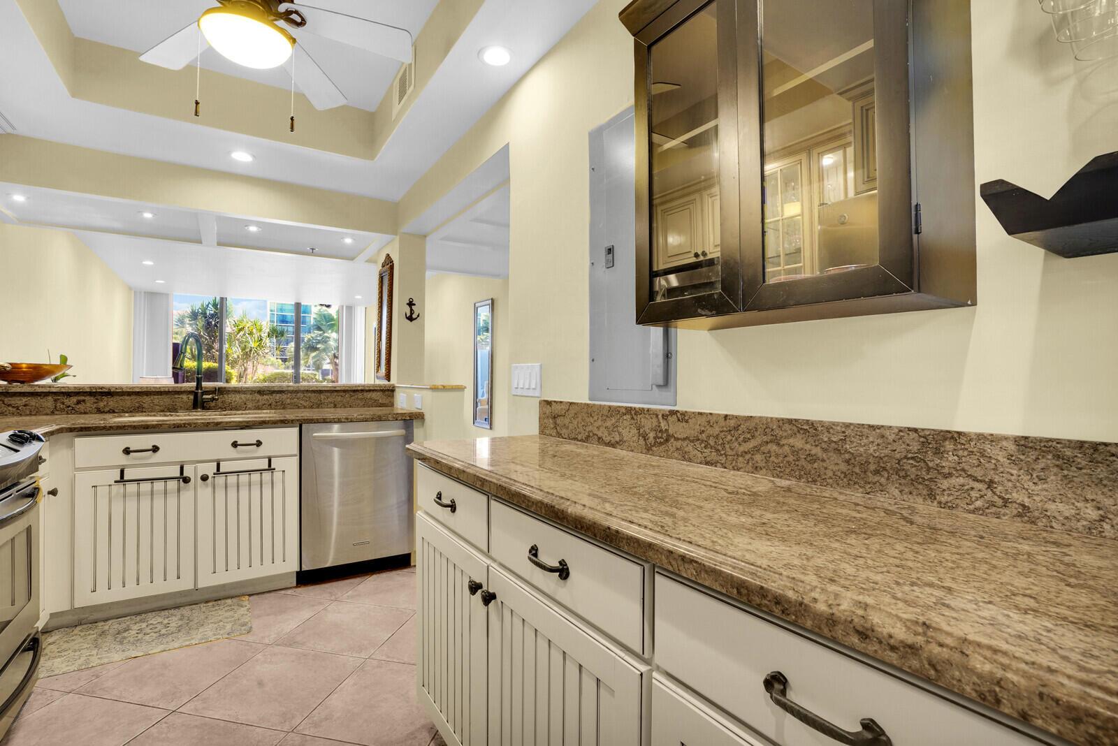 YACHT & RACQUET CLUB OF BOCA RATON CONDO - Residential