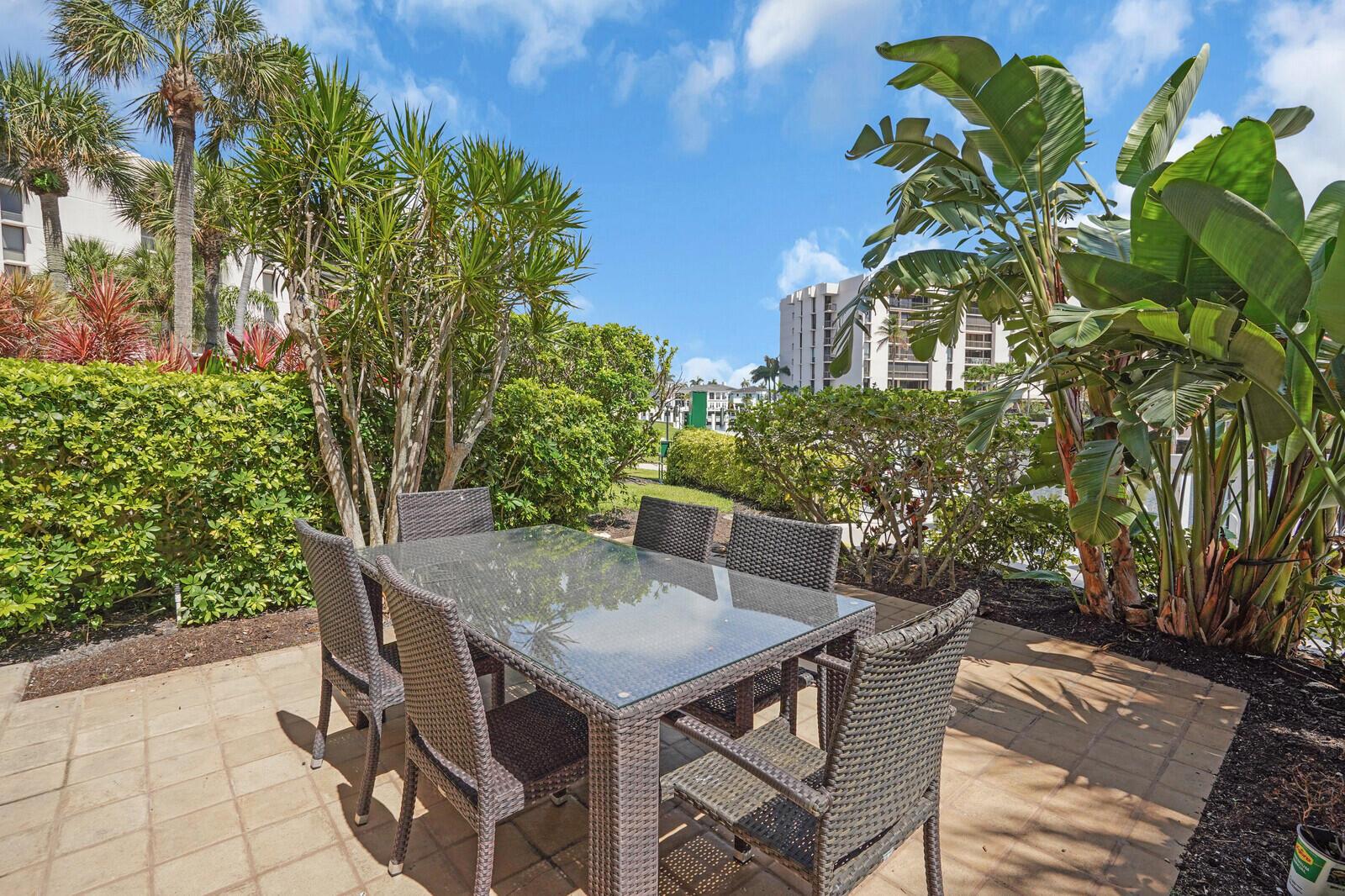 YACHT & RACQUET CLUB OF BOCA RATON CONDO - Residential