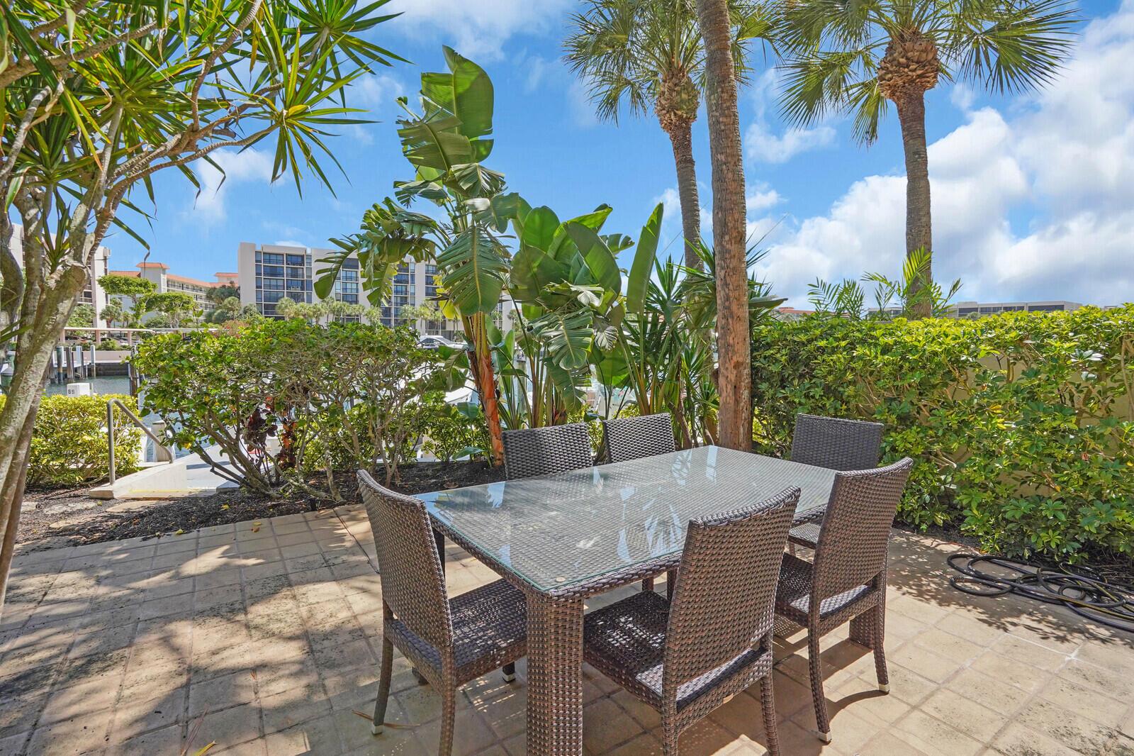 YACHT & RACQUET CLUB OF BOCA RATON CONDO - Residential