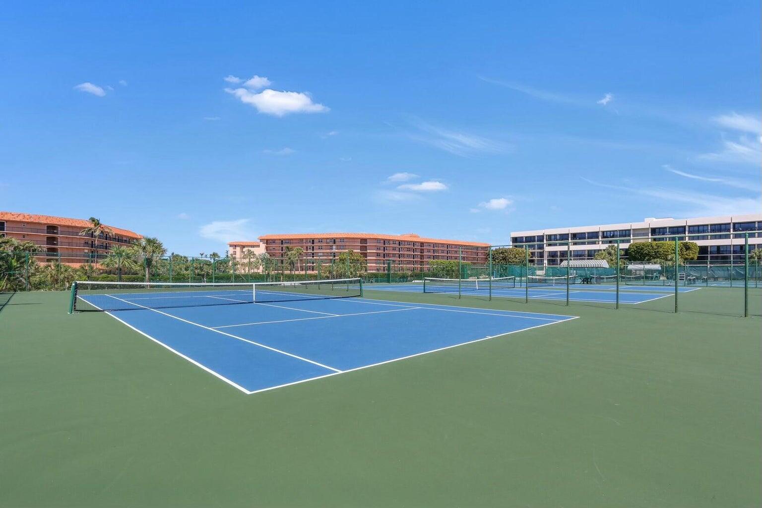 YACHT & RACQUET CLUB OF BOCA RATON CONDO - Residential