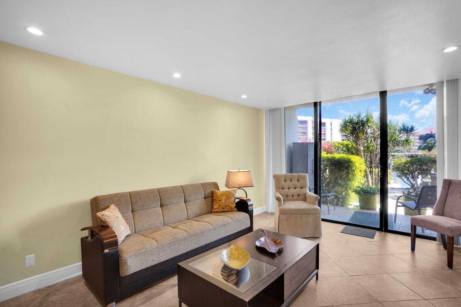 YACHT & RACQUET CLUB OF BOCA RATON CONDO - Residential