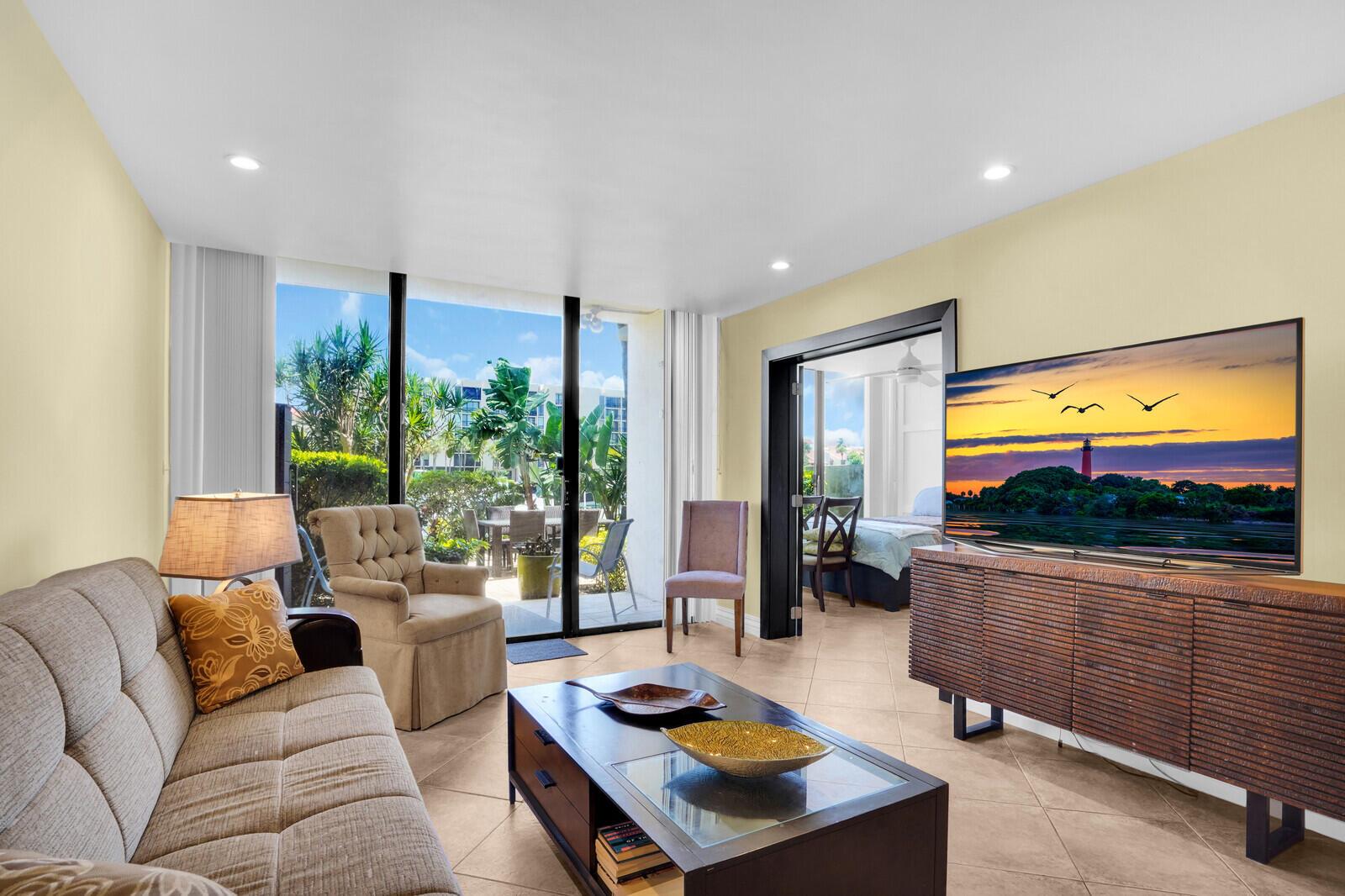 YACHT & RACQUET CLUB OF BOCA RATON CONDO - Residential