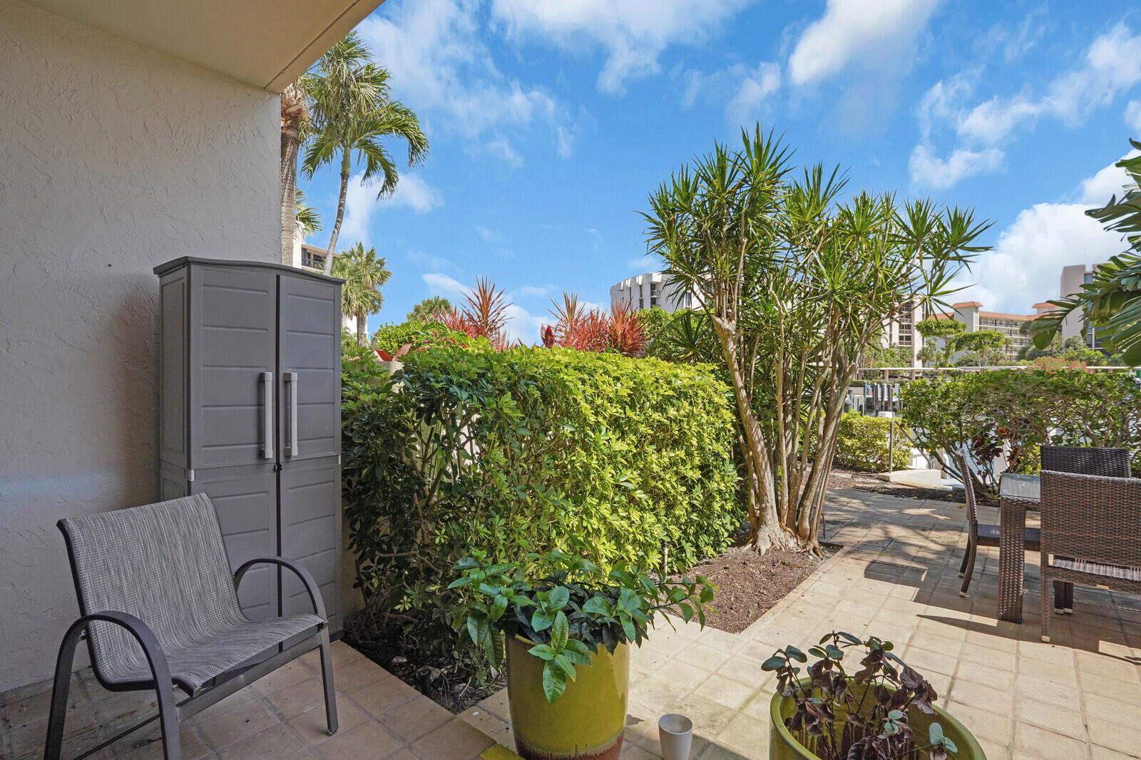 YACHT & RACQUET CLUB OF BOCA RATON CONDO - Residential