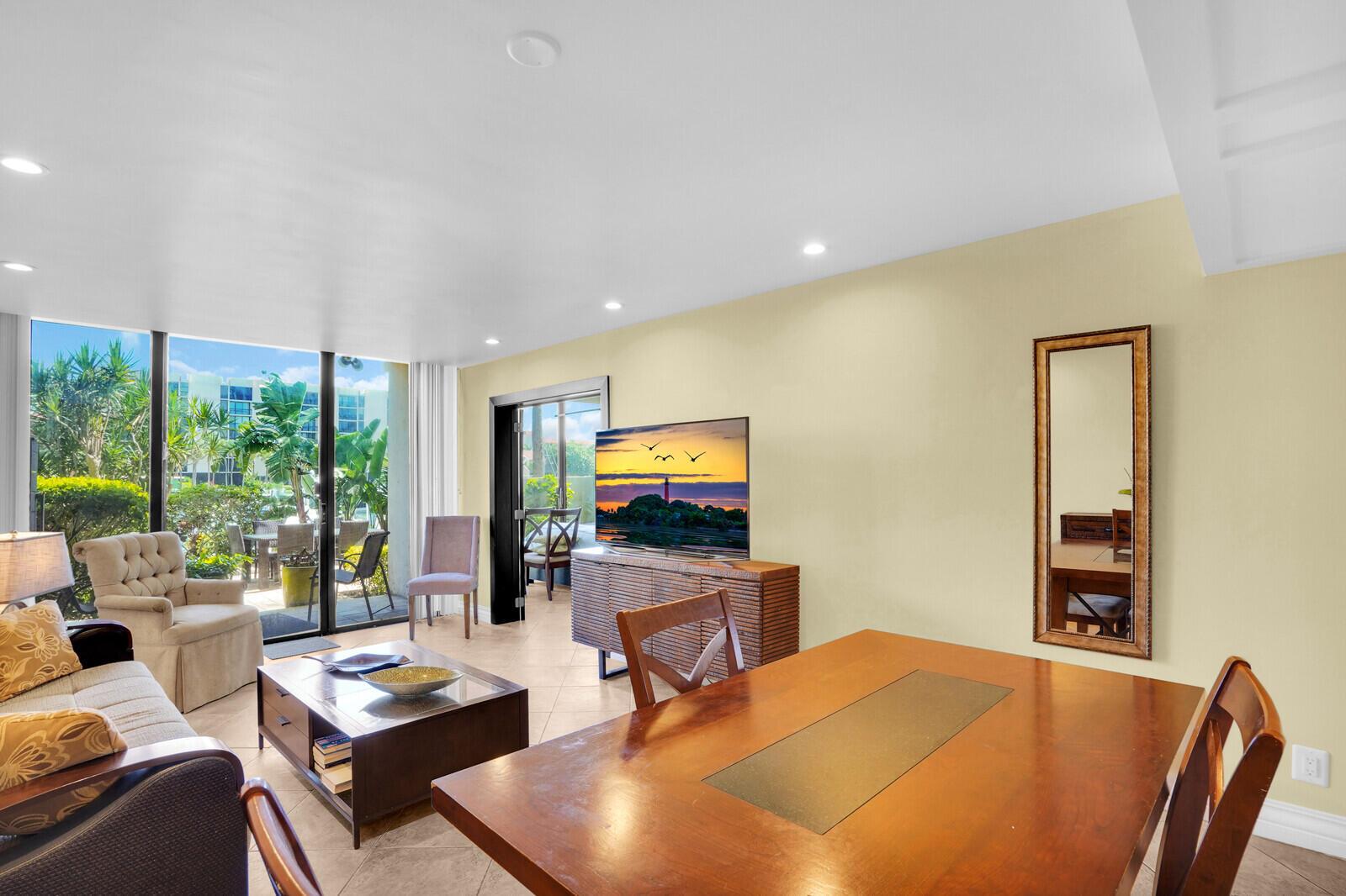 YACHT & RACQUET CLUB OF BOCA RATON CONDO - Residential