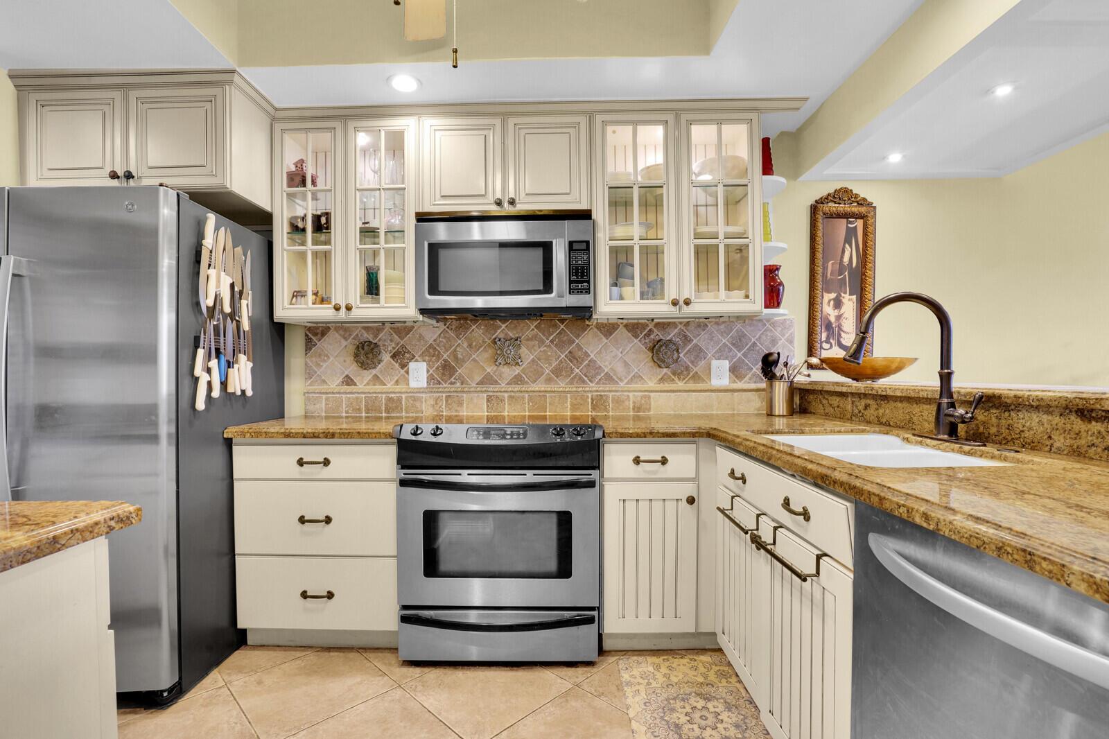 YACHT & RACQUET CLUB OF BOCA RATON CONDO - Residential