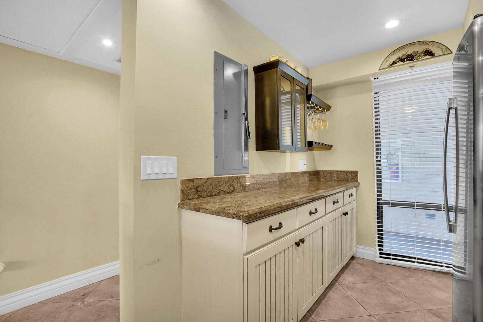 YACHT & RACQUET CLUB OF BOCA RATON CONDO - Residential