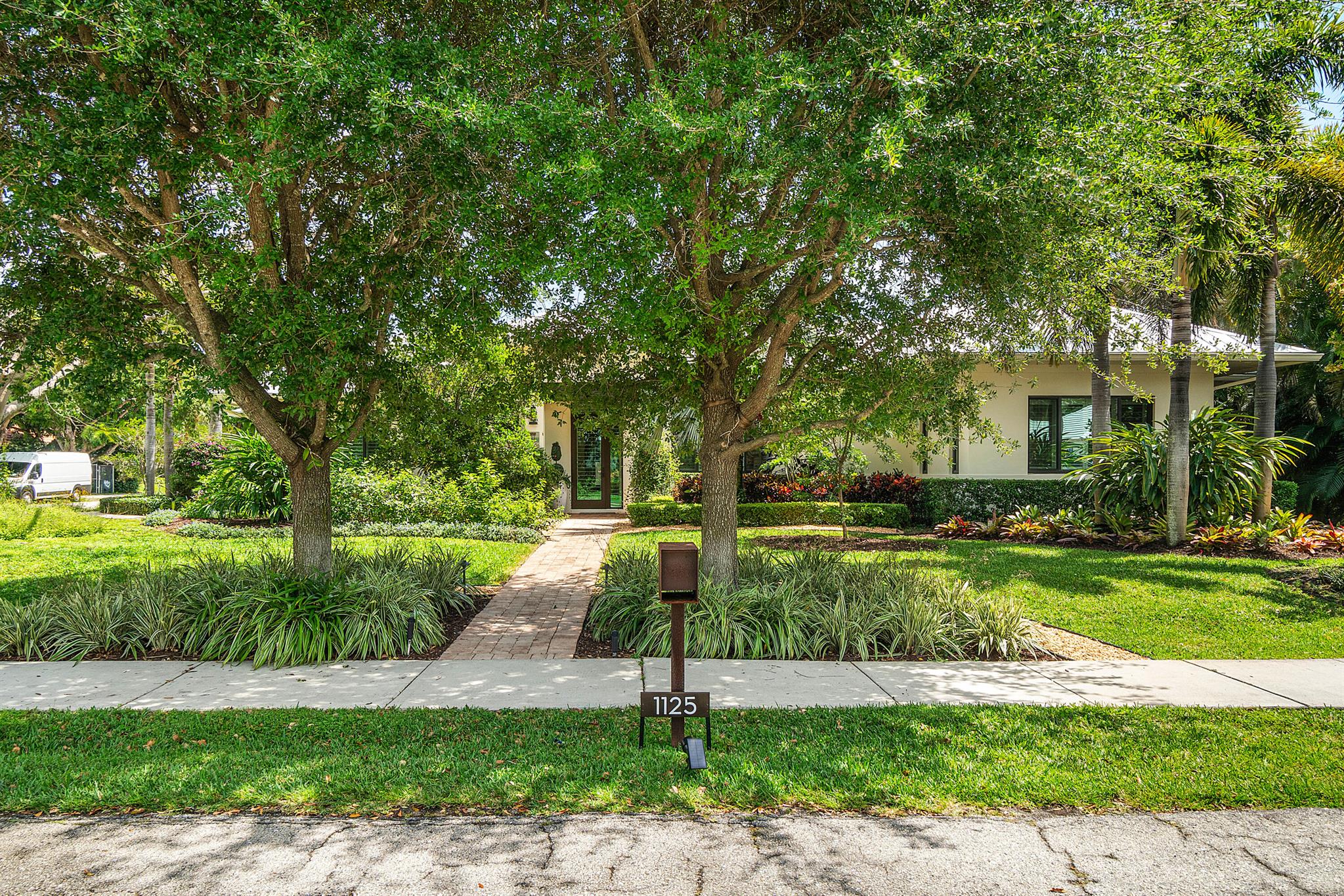1125 NW 5th Avenue