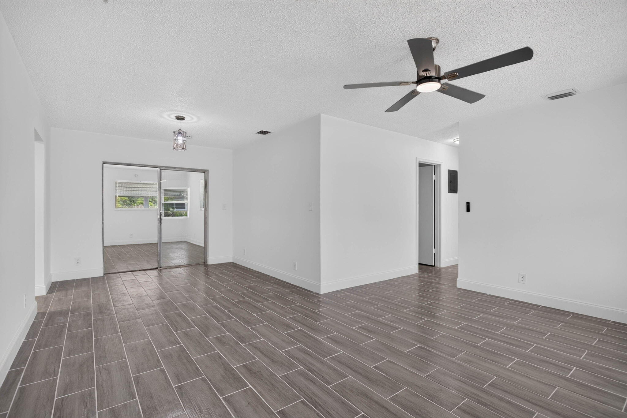 631 SW 10TH Court