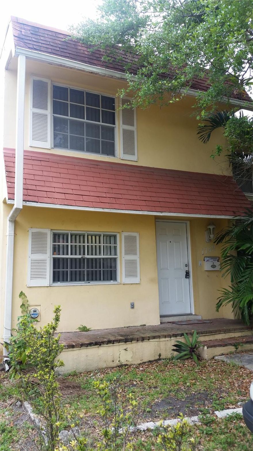 Amazing two-story townhouse with NO HOA. This property features 2 bedrooms and 2.5 bathrooms with a private and fenced-in backyard. New AC installed Oct 2024. Located in the city of North Miami close to restaurants, entertainment areas, commercial areas, and major highways.