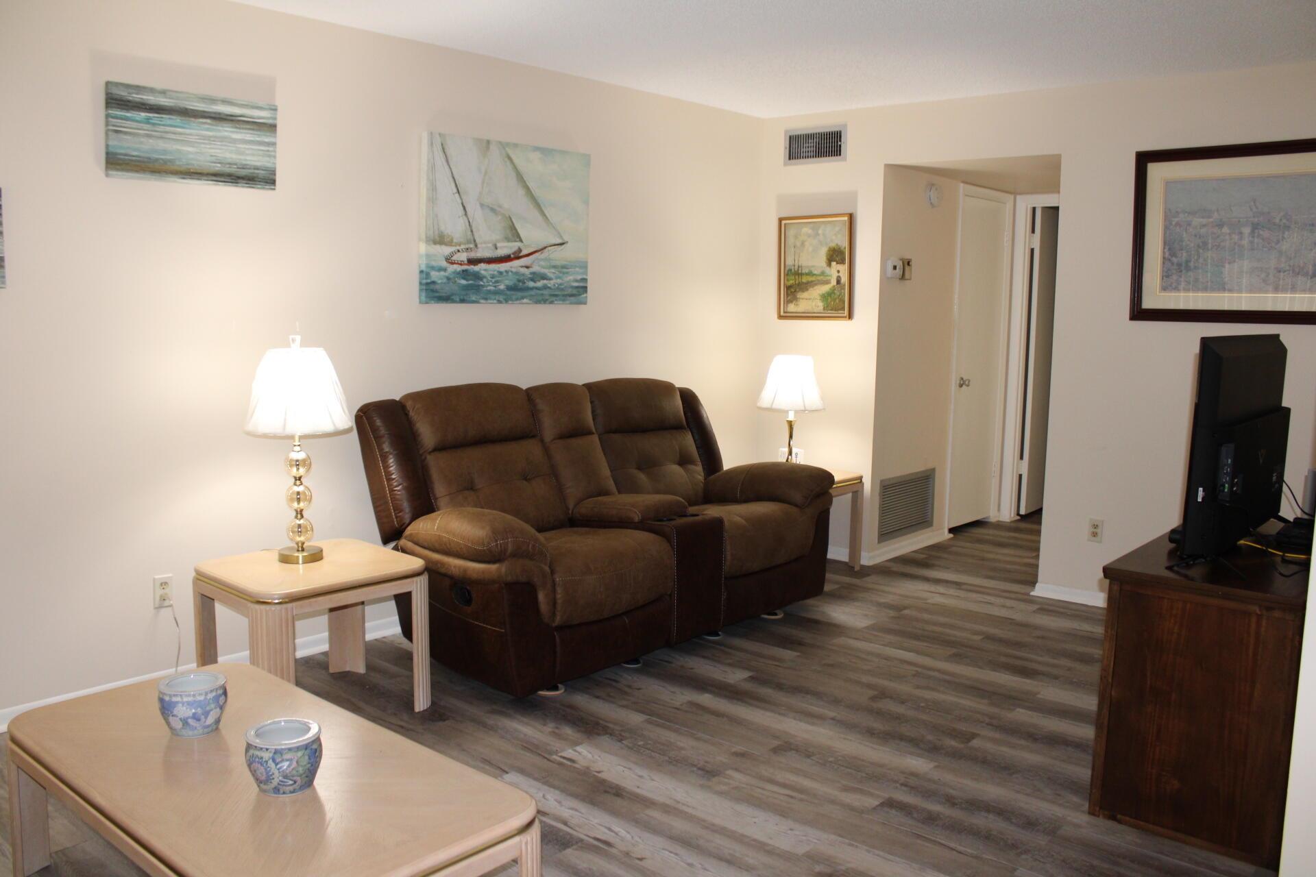 VISTA ROYALE PHASE IV BLD - Residential Lease