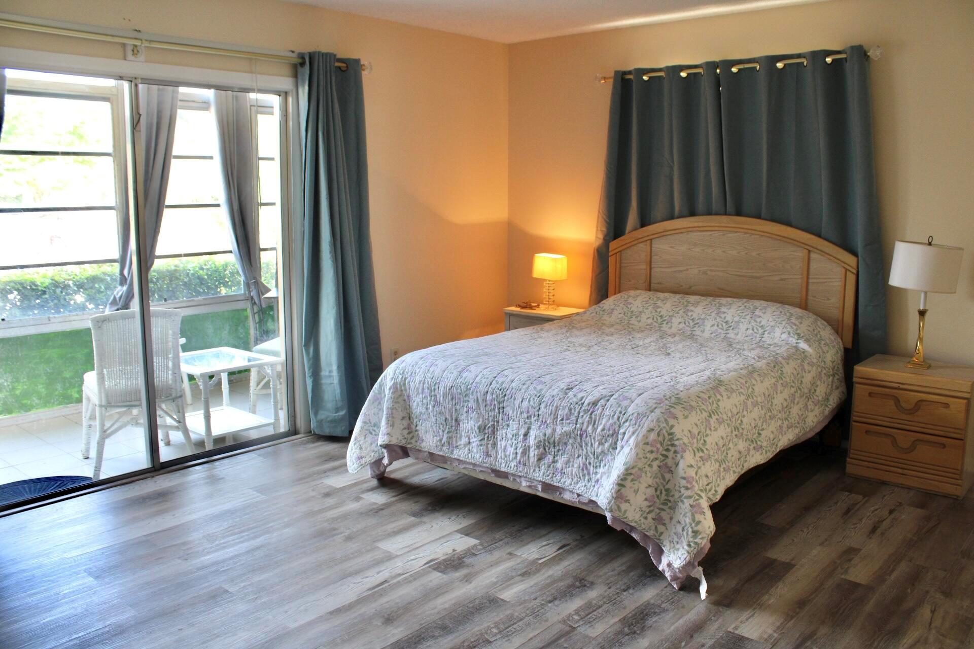 VISTA ROYALE PHASE IV BLD - Residential Lease