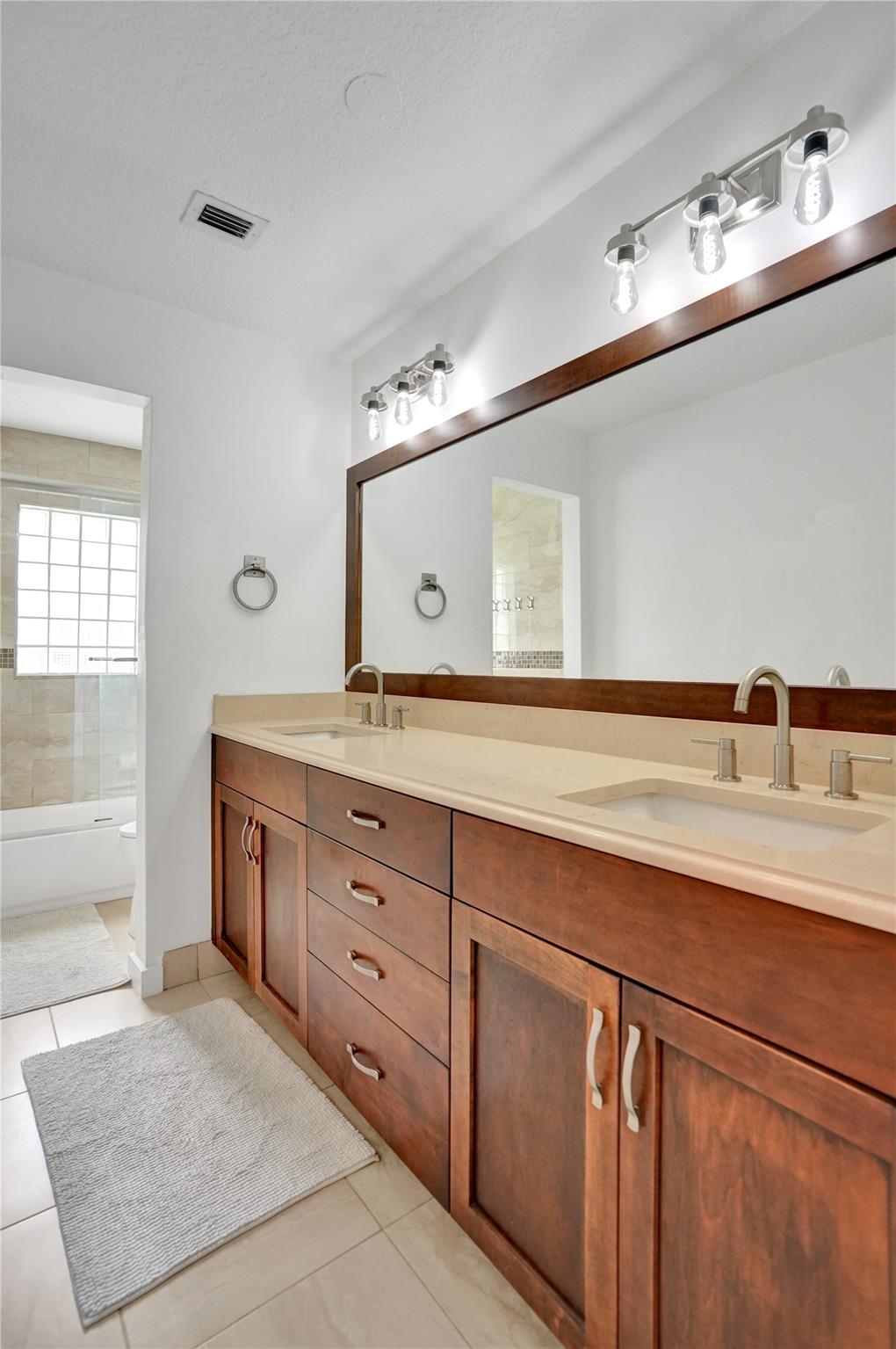 Jacaranda Lakes Sec Five - Residential Lease