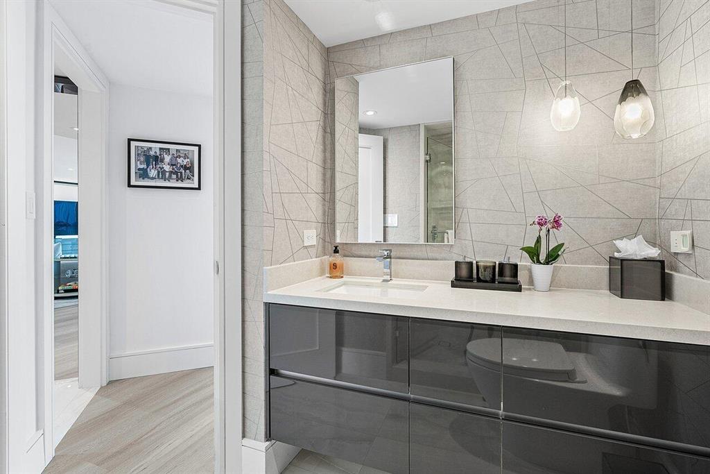 ENCLAVE OF PALM BEACH CON - Residential