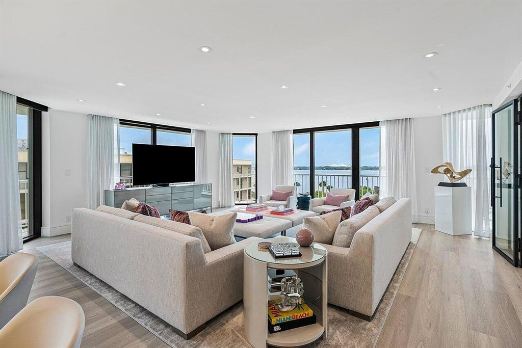 ENCLAVE OF PALM BEACH CON - Residential