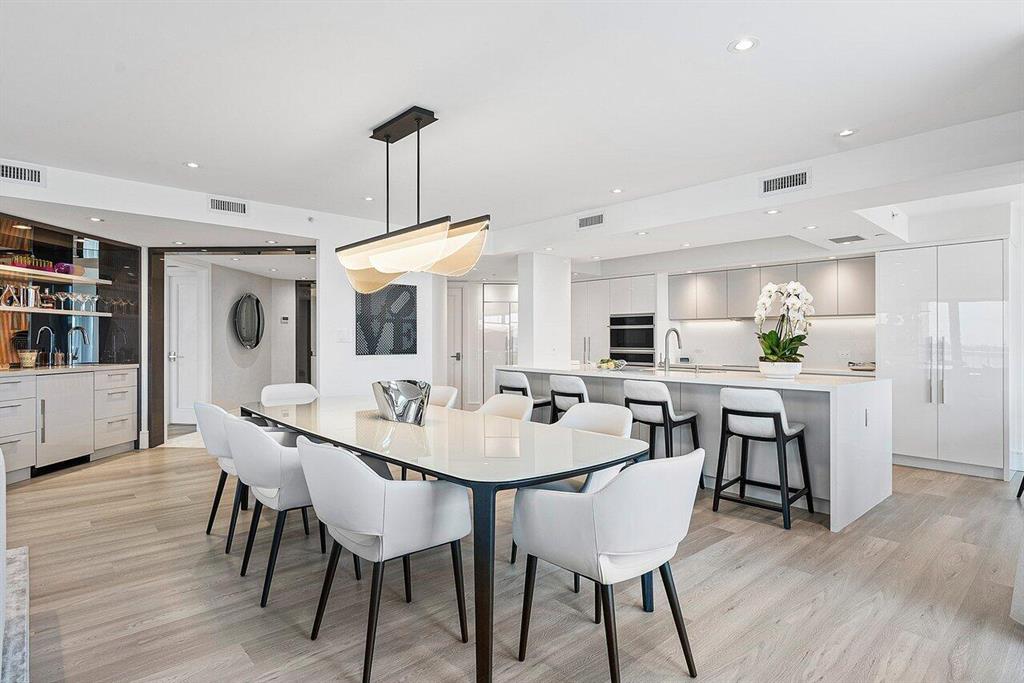 ENCLAVE OF PALM BEACH CON - Residential