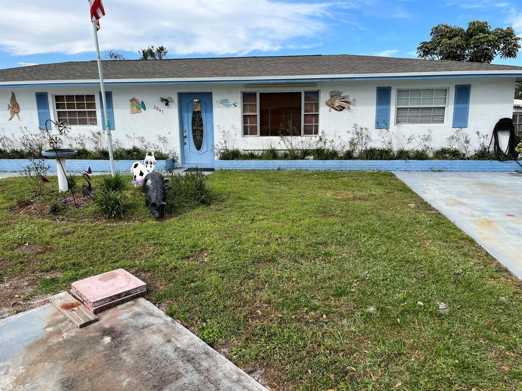 Photo of 2047 SE Monroe Street, Stuart, FL 34997 (MLS # R10948739)