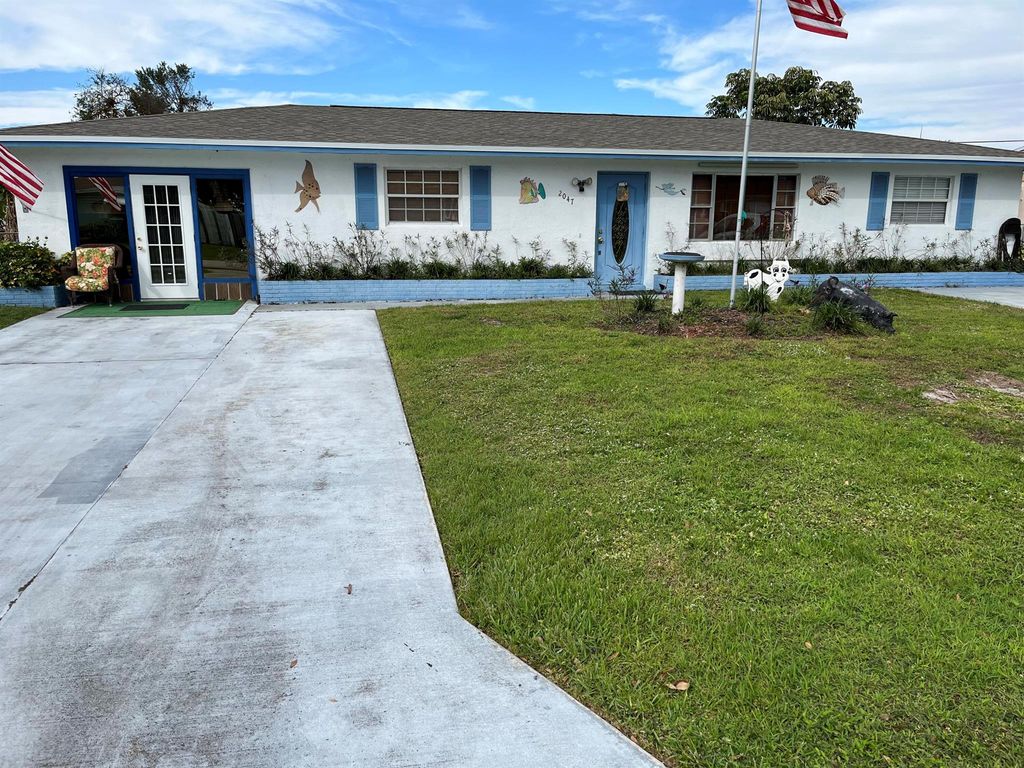 Photo of 2047 SE Monroe Street, Stuart, FL 34997 (MLS # R10948739)