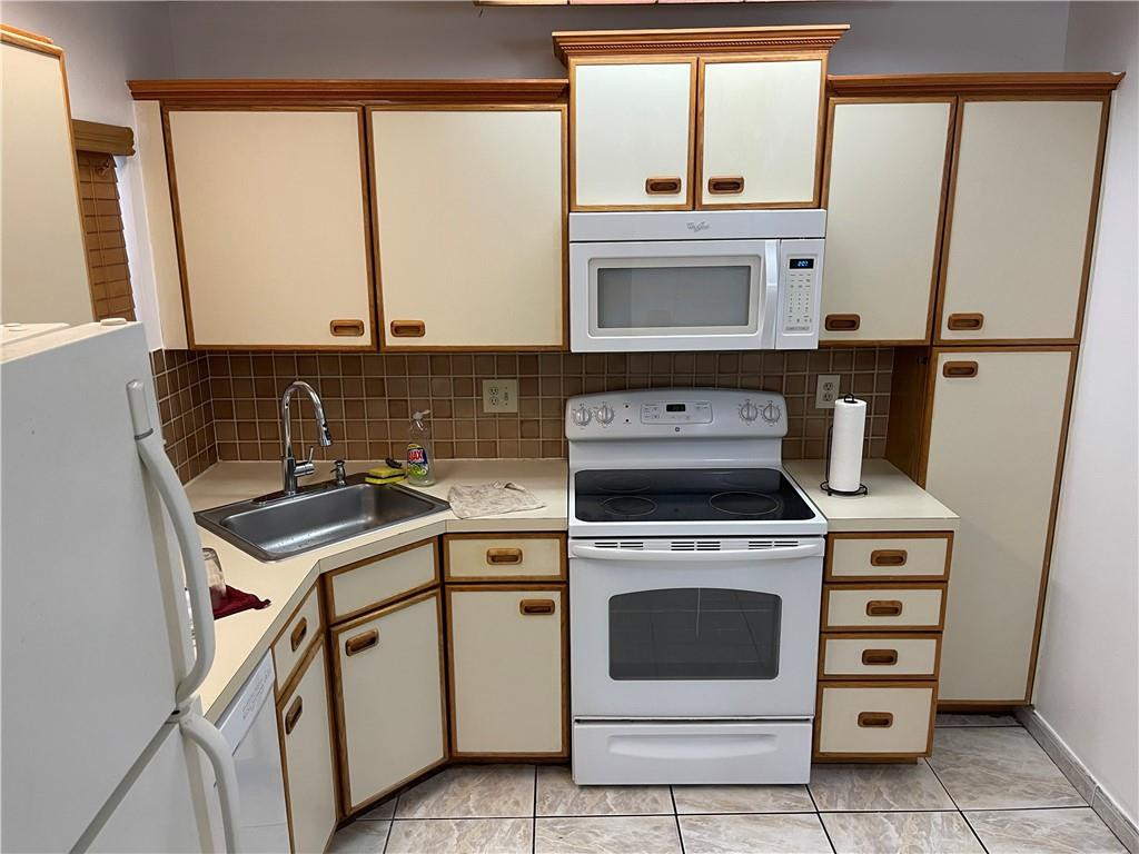 BAYWOOD VILLAGE 2-C CONDO - Residential Lease