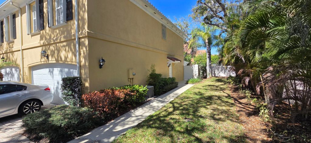 Photo of 47 Tall Oaks Circle, Tequesta, FL 33469 (MLS # B26009769)