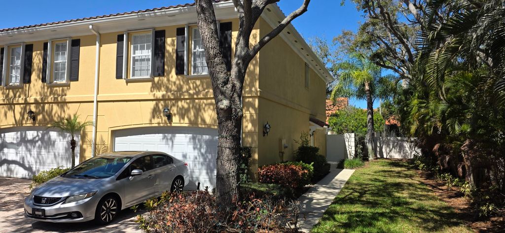 Photo of 47 Tall Oaks Circle, Tequesta, FL 33469 (MLS # B26009769)