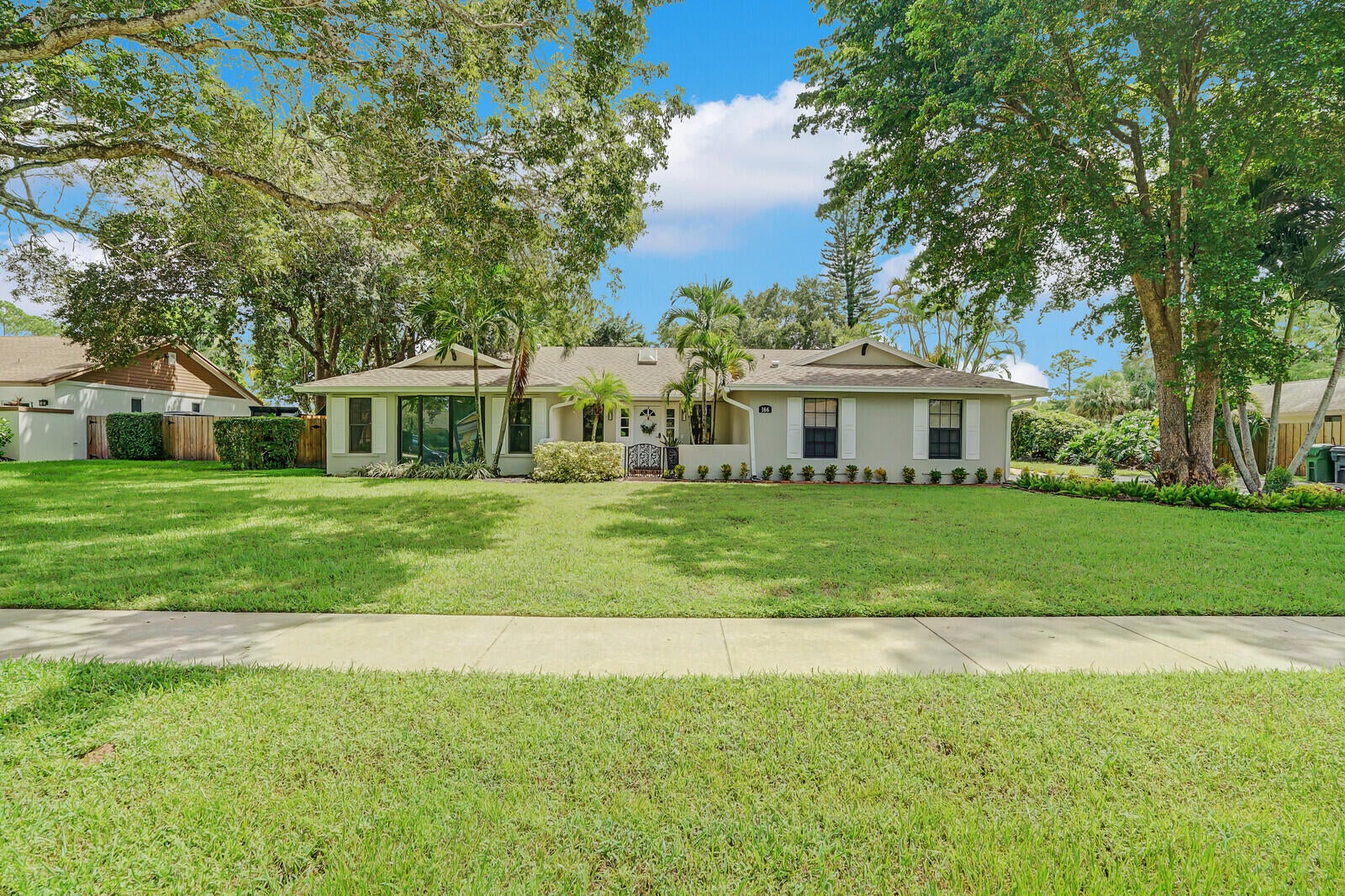 Properties 166 Old Country Road S