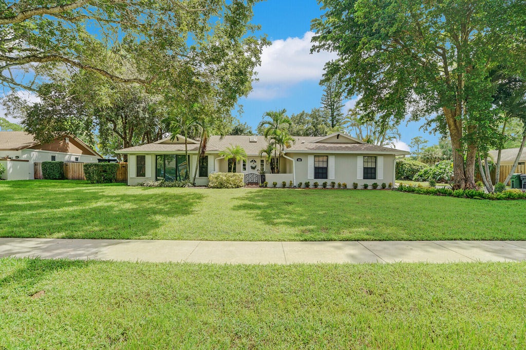Photo of 166 Old Country Road S, Wellington, FL 33414 (MLS # B26077485)