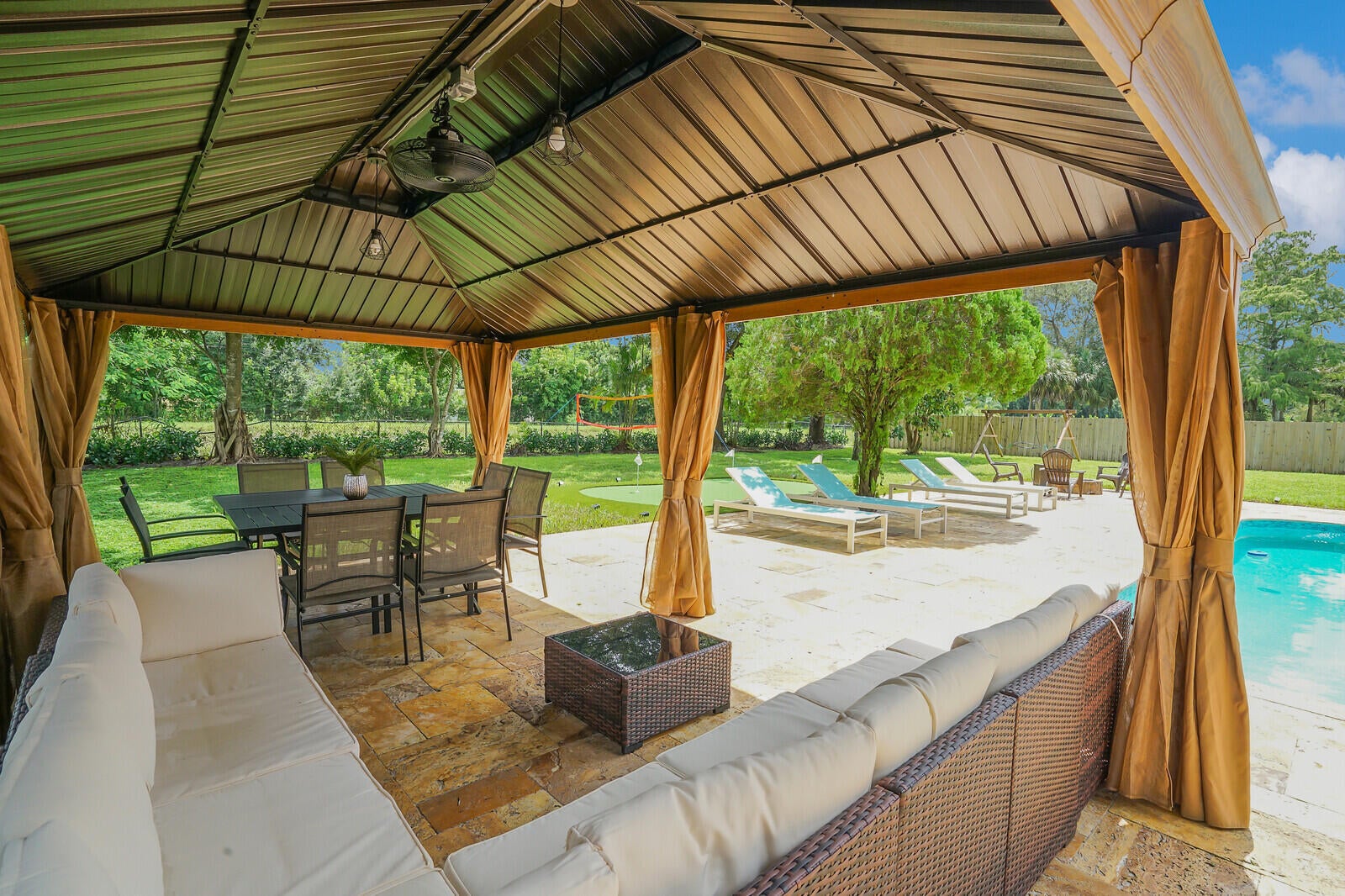 Properties 166 Old Country Road S