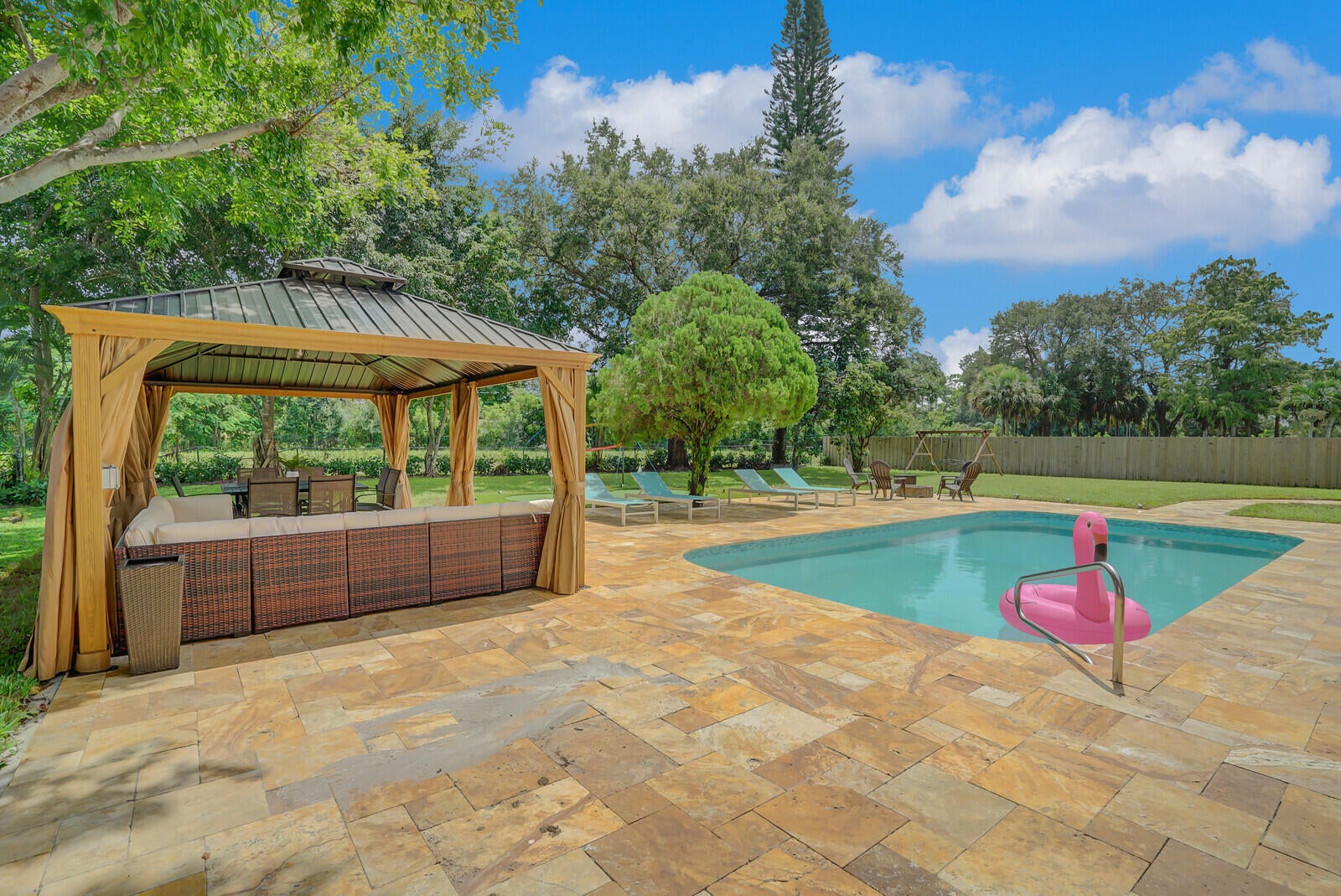 Properties 166 Old Country Road S