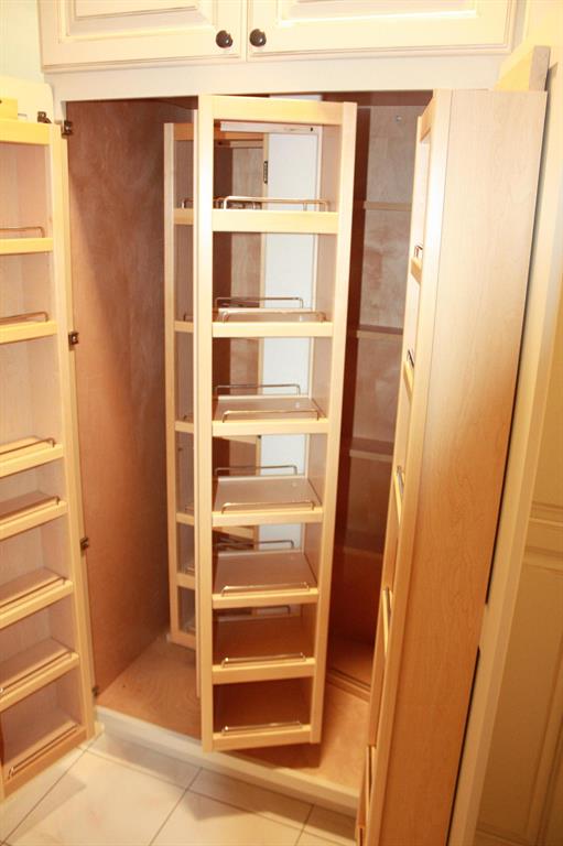 TROPICAL EAST - Residential