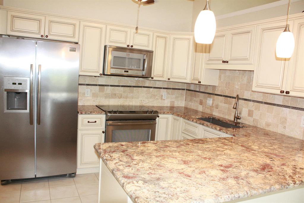 TROPICAL EAST - Residential