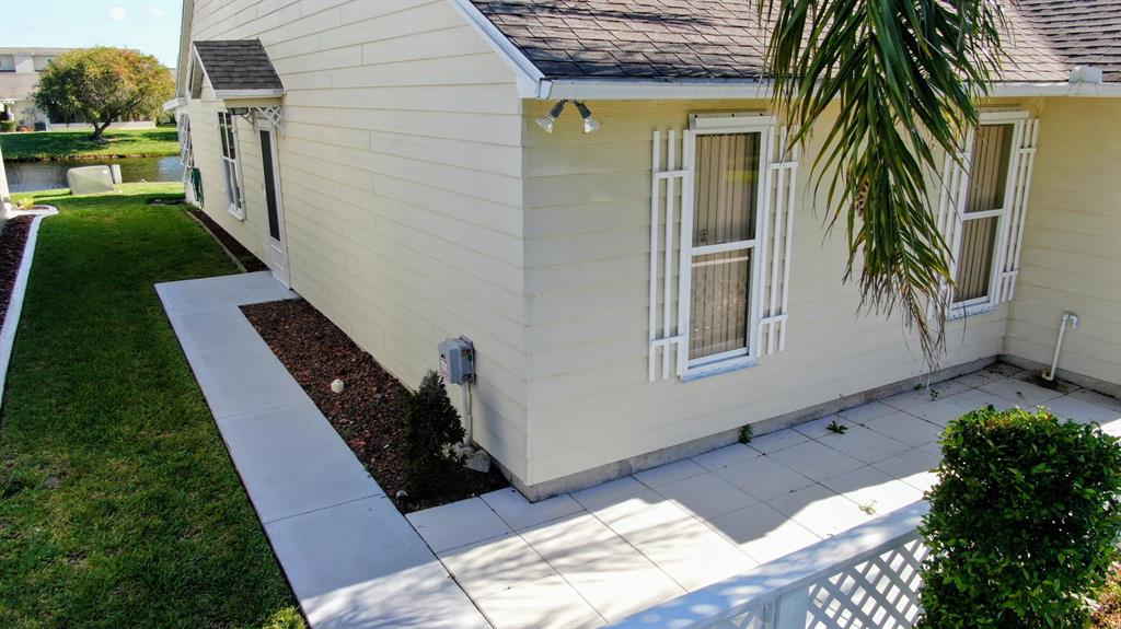 TROPICAL EAST - Residential