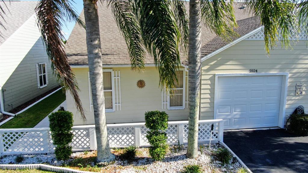 TROPICAL EAST - Residential