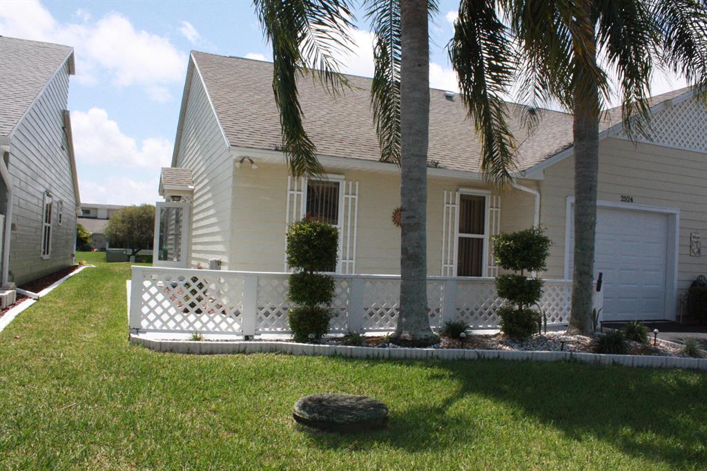 TROPICAL EAST - Residential