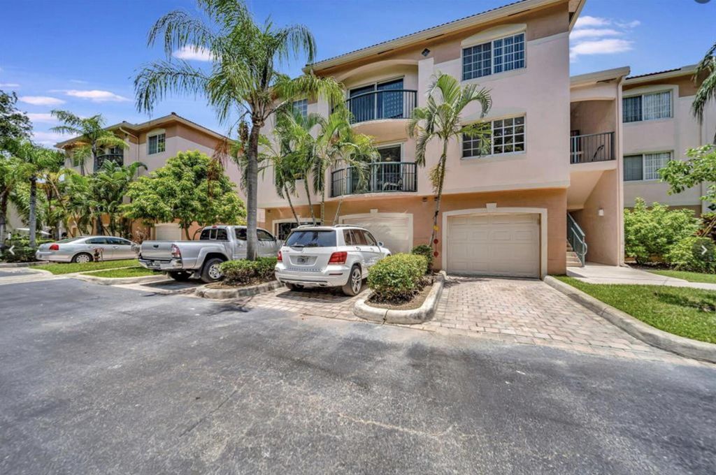 Photo of 2125 SE 10th Avenue #1003, Fort Lauderdale, FL 33316 (MLS # B26025776)