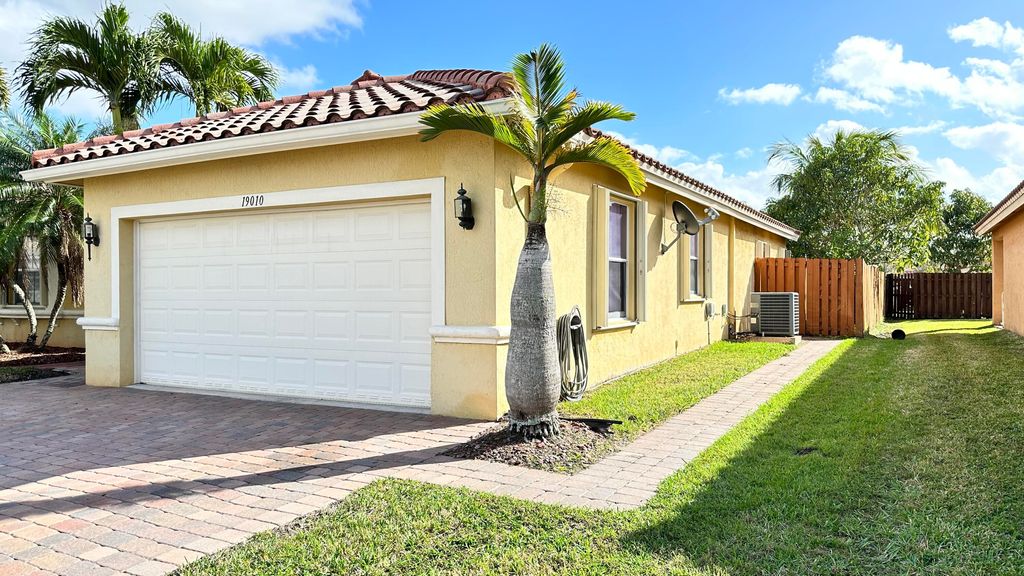 Photo of 19010 SW 10th Street, Pembroke Pines, FL 33029 (MLS # B26011055)
