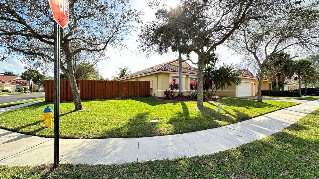 Photo of 19010 SW 10th Street, Pembroke Pines, FL 33029 (MLS # B26011055)
