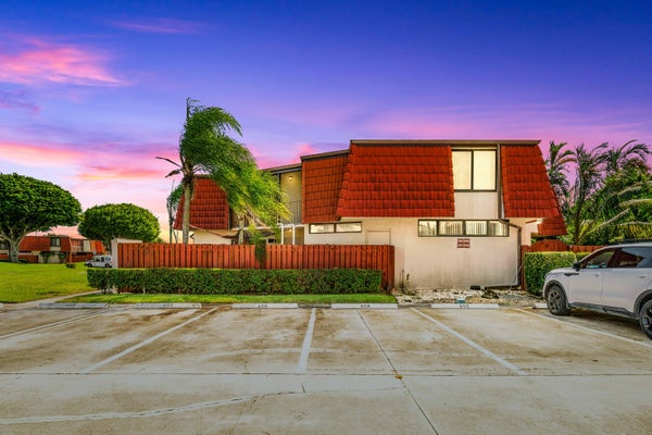 3814 VICTORIA DR, WEST PALM BEACH, FL 33406 - Image ec3e6dadafcf3c3b60bbdf9e2c18b239/1942681990