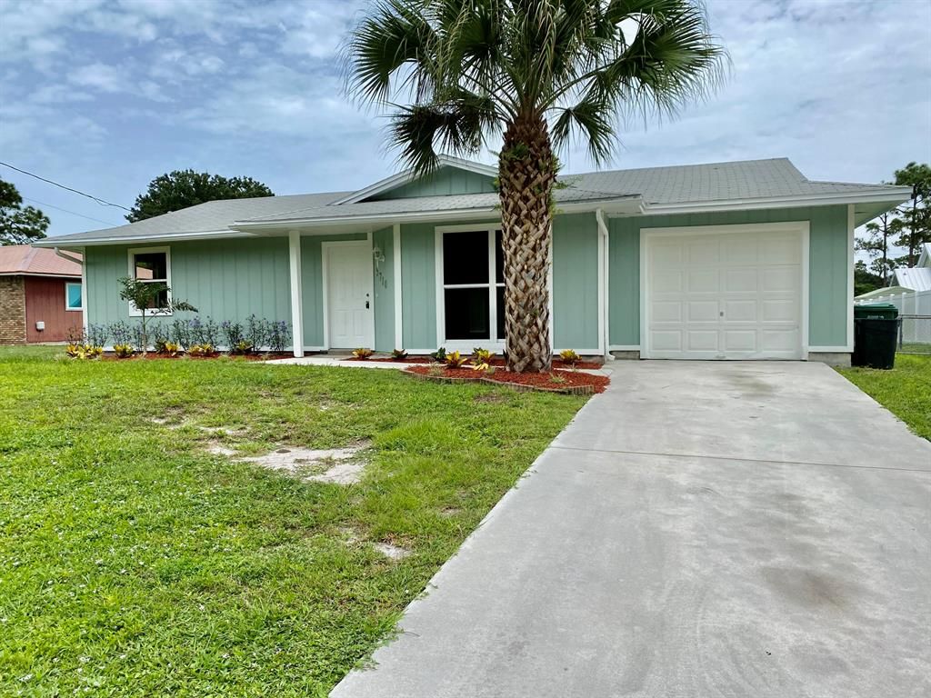 Photo of 5710 Spruce Drive, Fort Pierce, FL 34982 (MLS # R10740457)