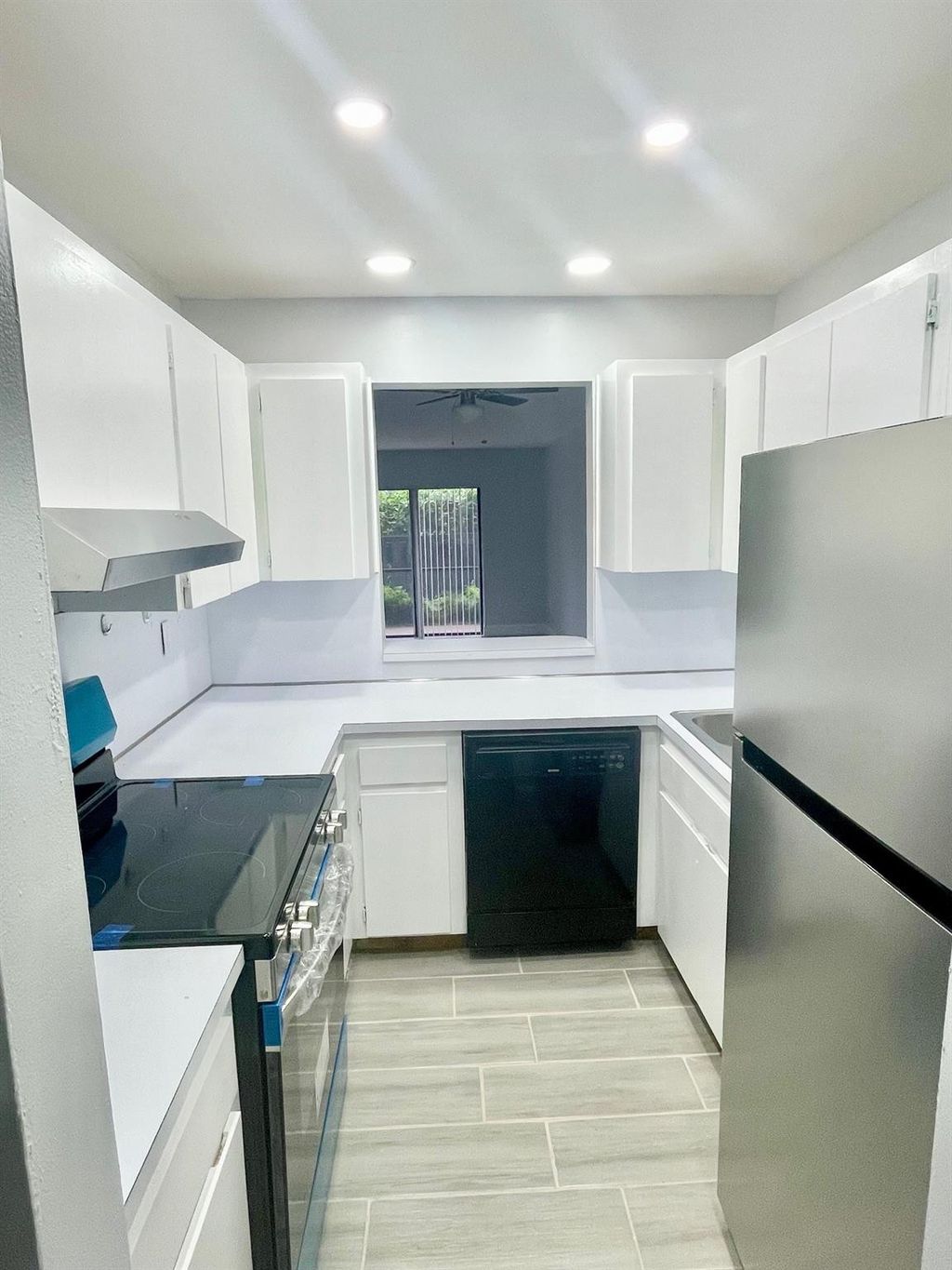 Photo of 1021 Mockingbird Lane #114, Plantation, FL 33324 (MLS # F10552731)