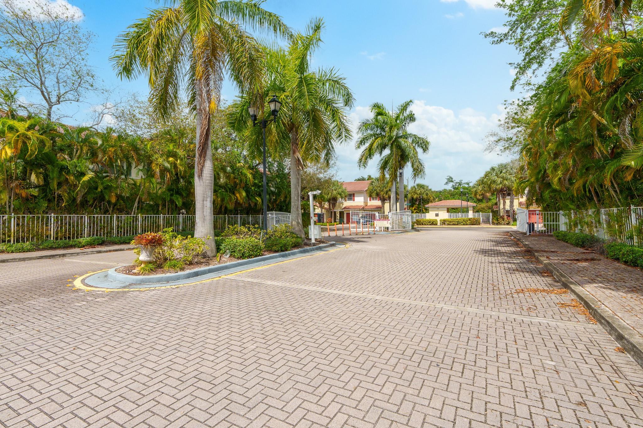 The Oaks - Oakland Forest - Residential
