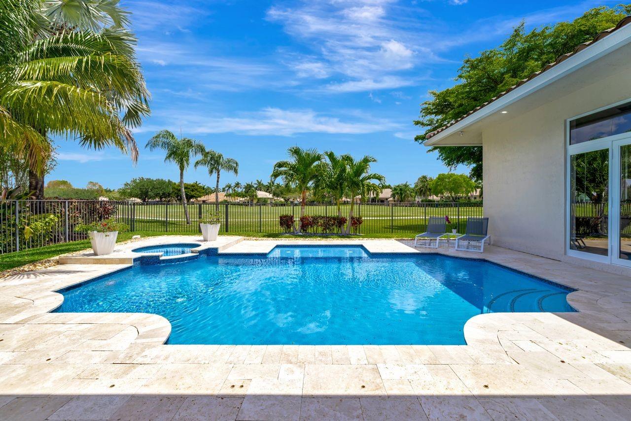 2529 Montclaire Cir