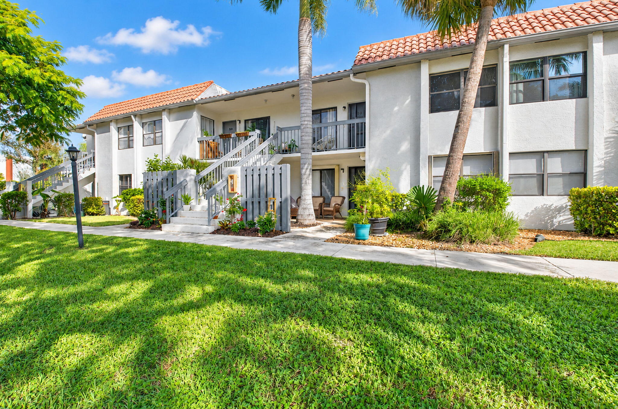 55 TROPIC ISLE Drive 33D