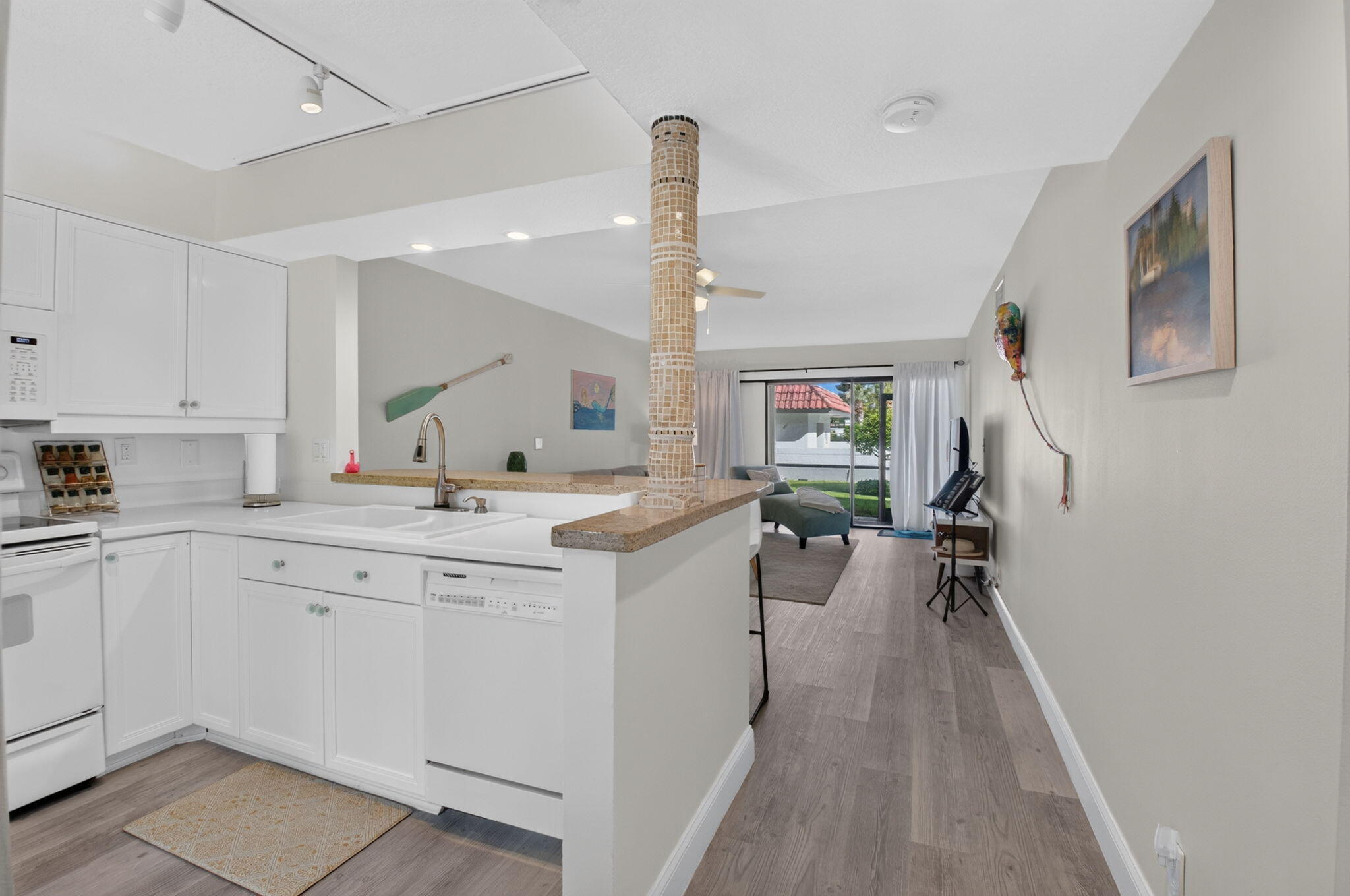 55 TROPIC ISLE Drive 33D