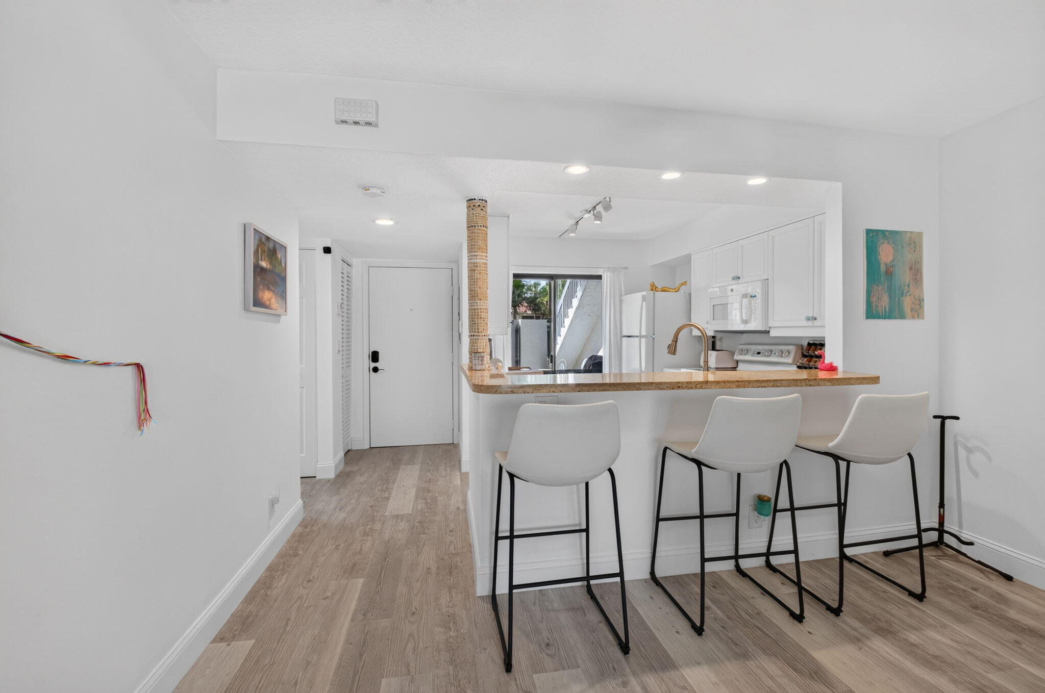 55 TROPIC ISLE Drive 33D