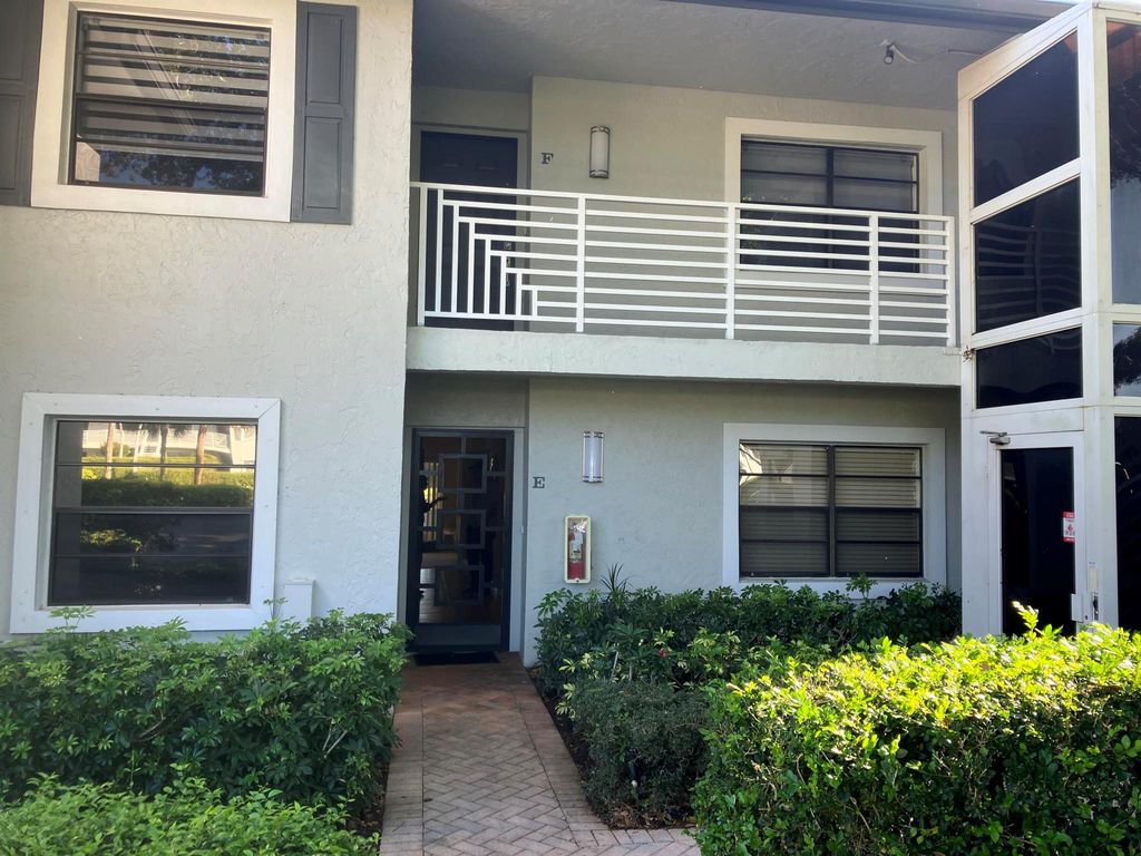 Photo of 15 Southport Lane #E, Boynton Beach, FL 33436 (MLS # R11083705)