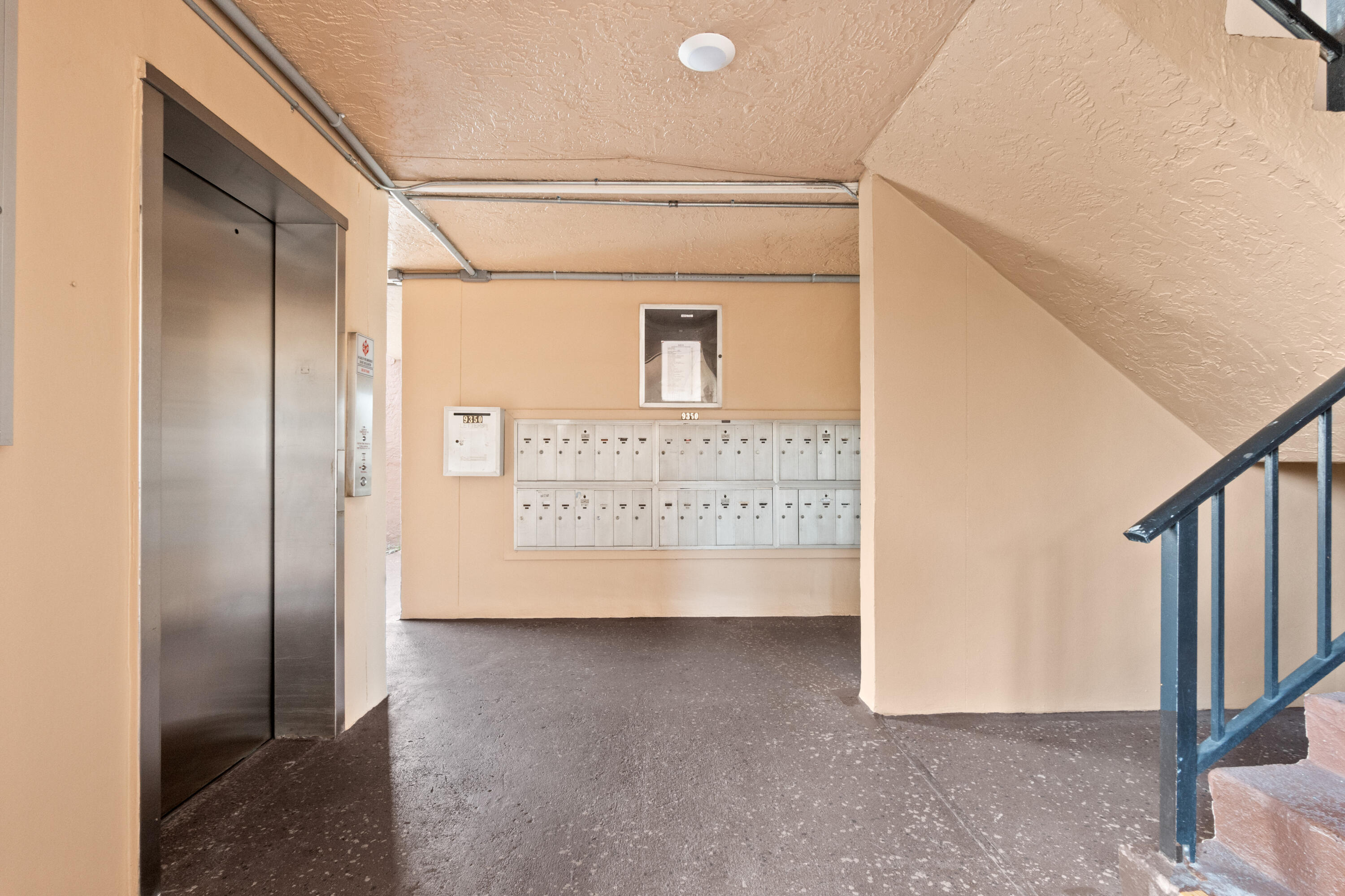 SUNRISE LAKES 98 CONDO - Residential