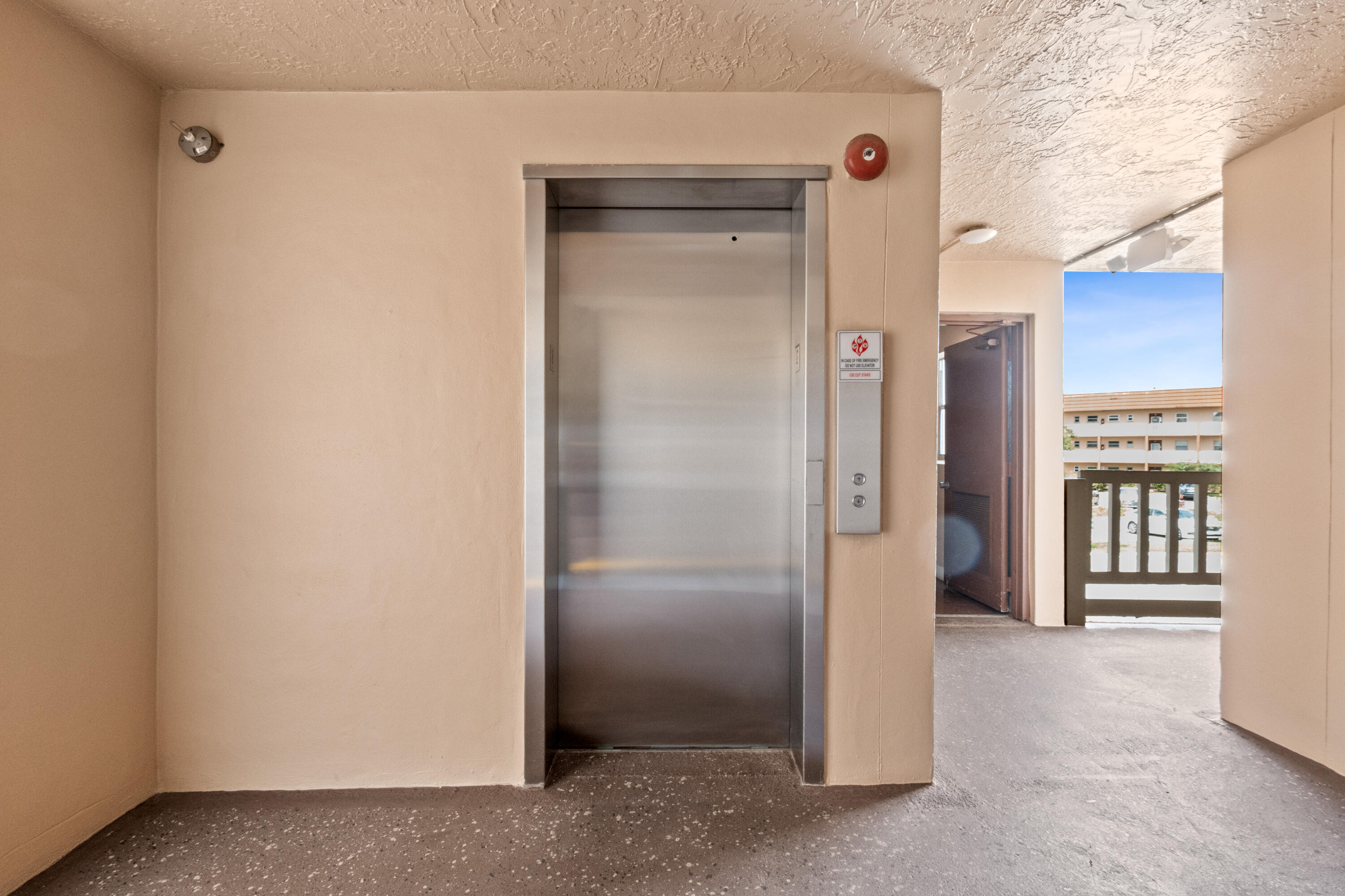 SUNRISE LAKES 98 CONDO - Residential